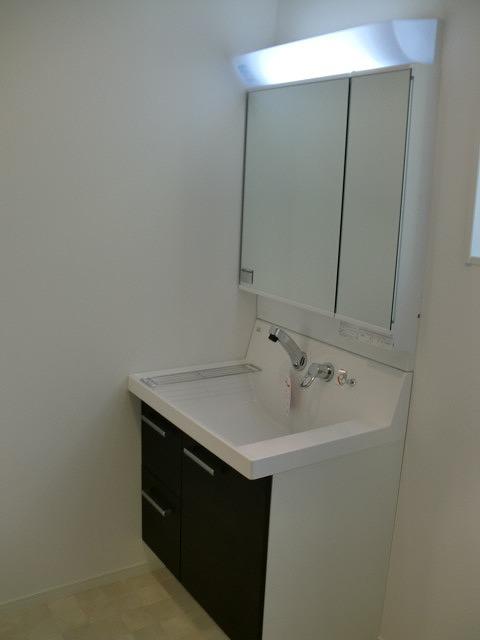 Wash basin, toilet