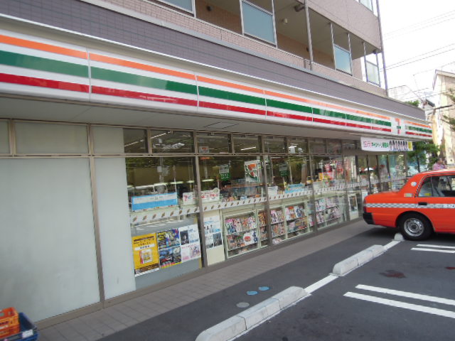 Convenience store. Seven-Eleven Itabashi Maeno-cho 3-chome up (convenience store) 259m