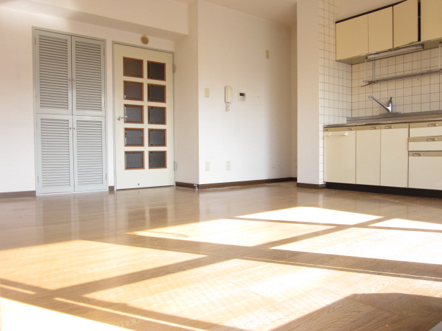 Living and room. A light and airy living room