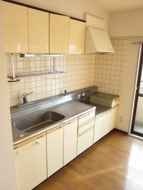 Kitchen. Gas stove installed Friendly Kitchen