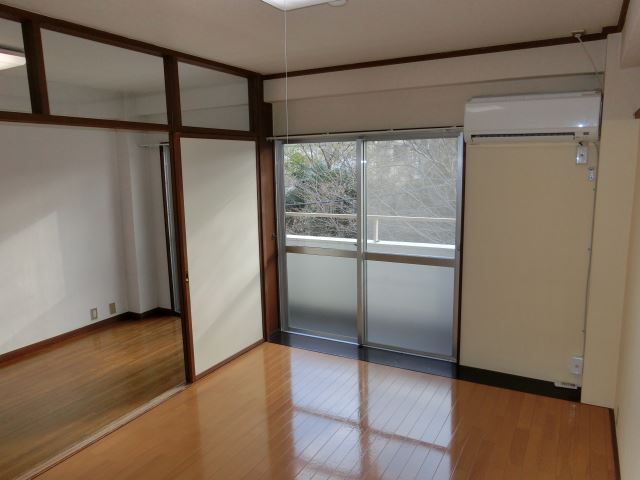 Living and room. Four Like sliding door that can be effectively used space becomes Western-style.