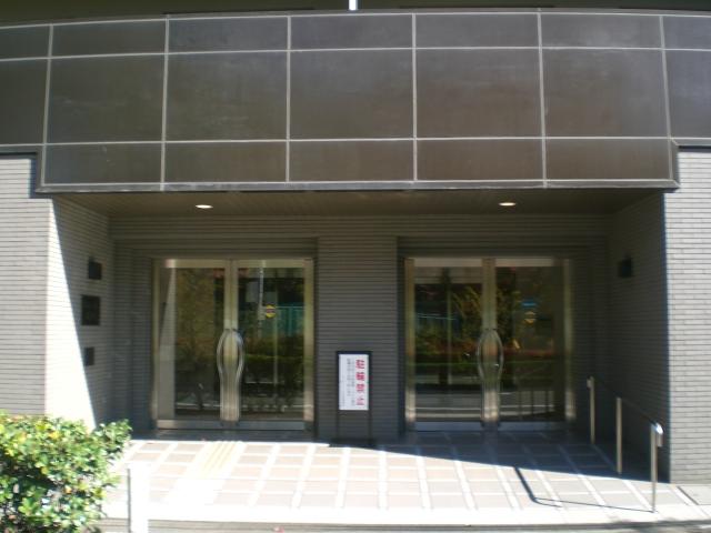 Entrance. Common areas