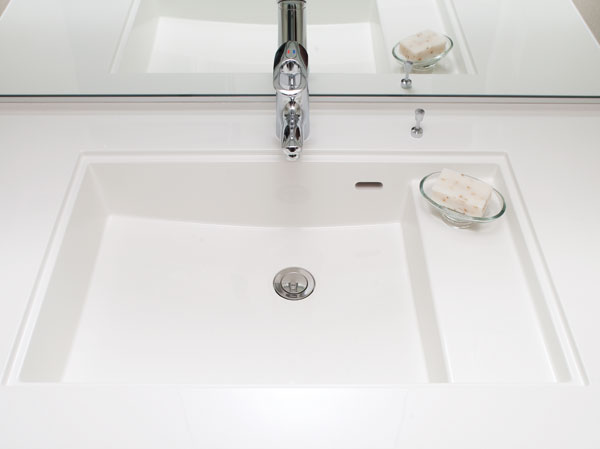 Bathing-wash room.  [Artificial marble basin bowl] Counter and bowl in the integrally molded with no easy seam of care, Beautiful luster artificial marble. A bowl of linear square form, It will produce the urban basin space.