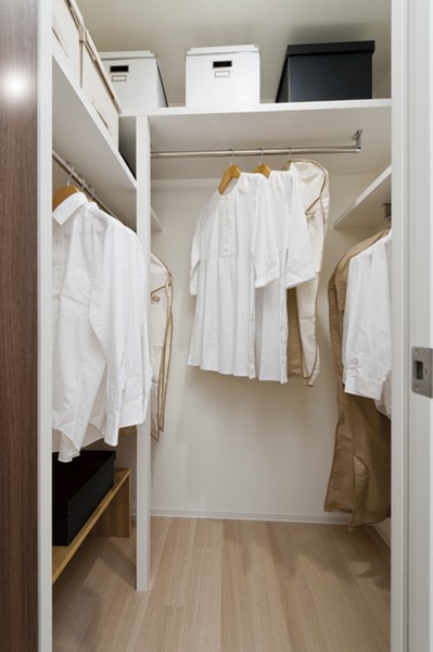 3LDK come with a double walk-in closet, Higher storage capacity. You can also clean storage such as a large bag not only the wardrobe