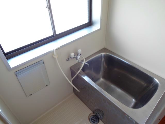 Bath. Window there of bathroom ventilation good ◎ high warmth bath kettle