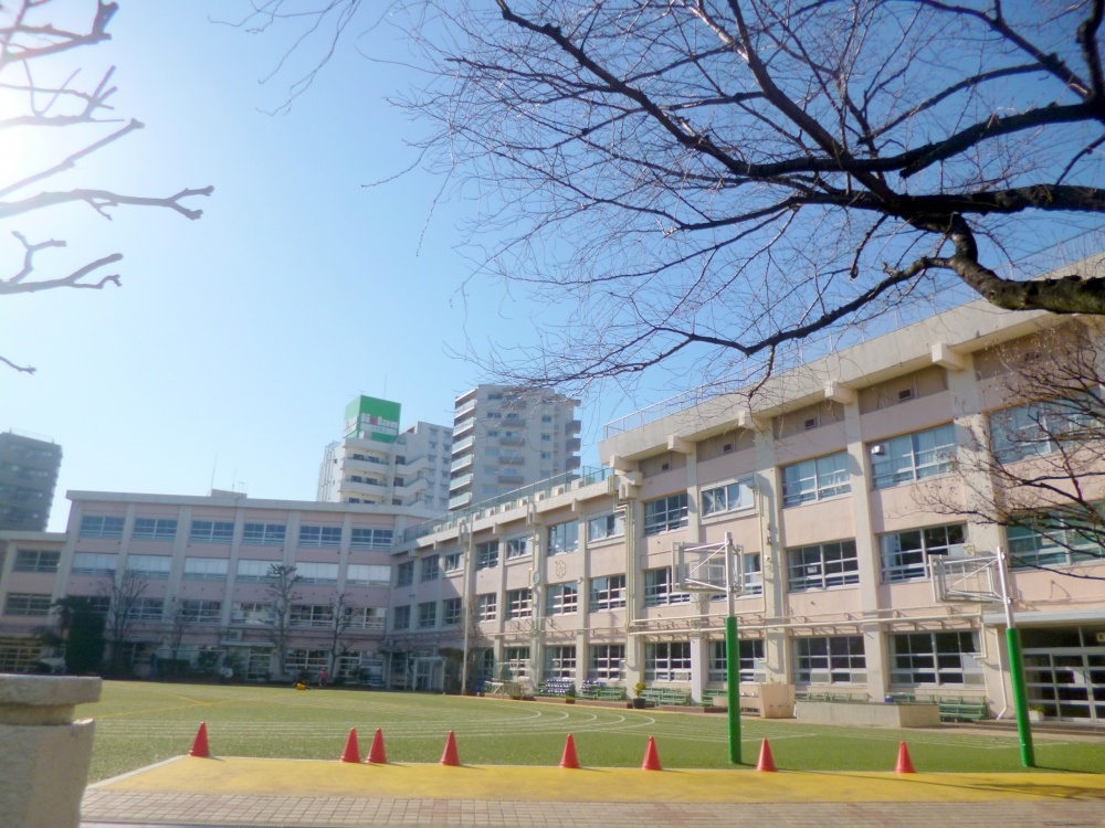 Primary school. 325m until Itabashi sixth elementary school (elementary school)