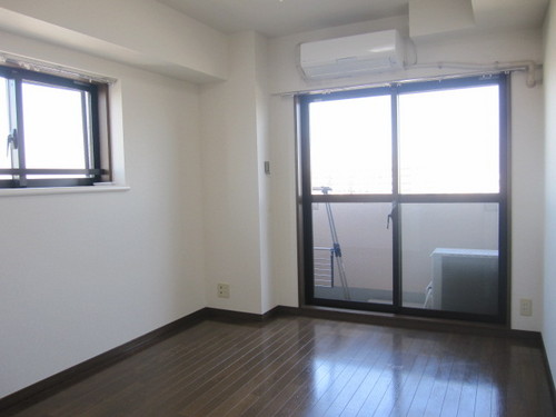 Living and room. Western-style (about 5.2 tatami mats)