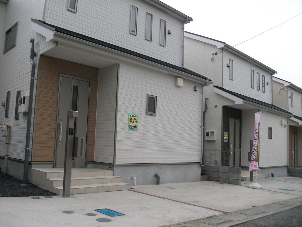Rendering (appearance). It is the example of construction by the same construction company. 