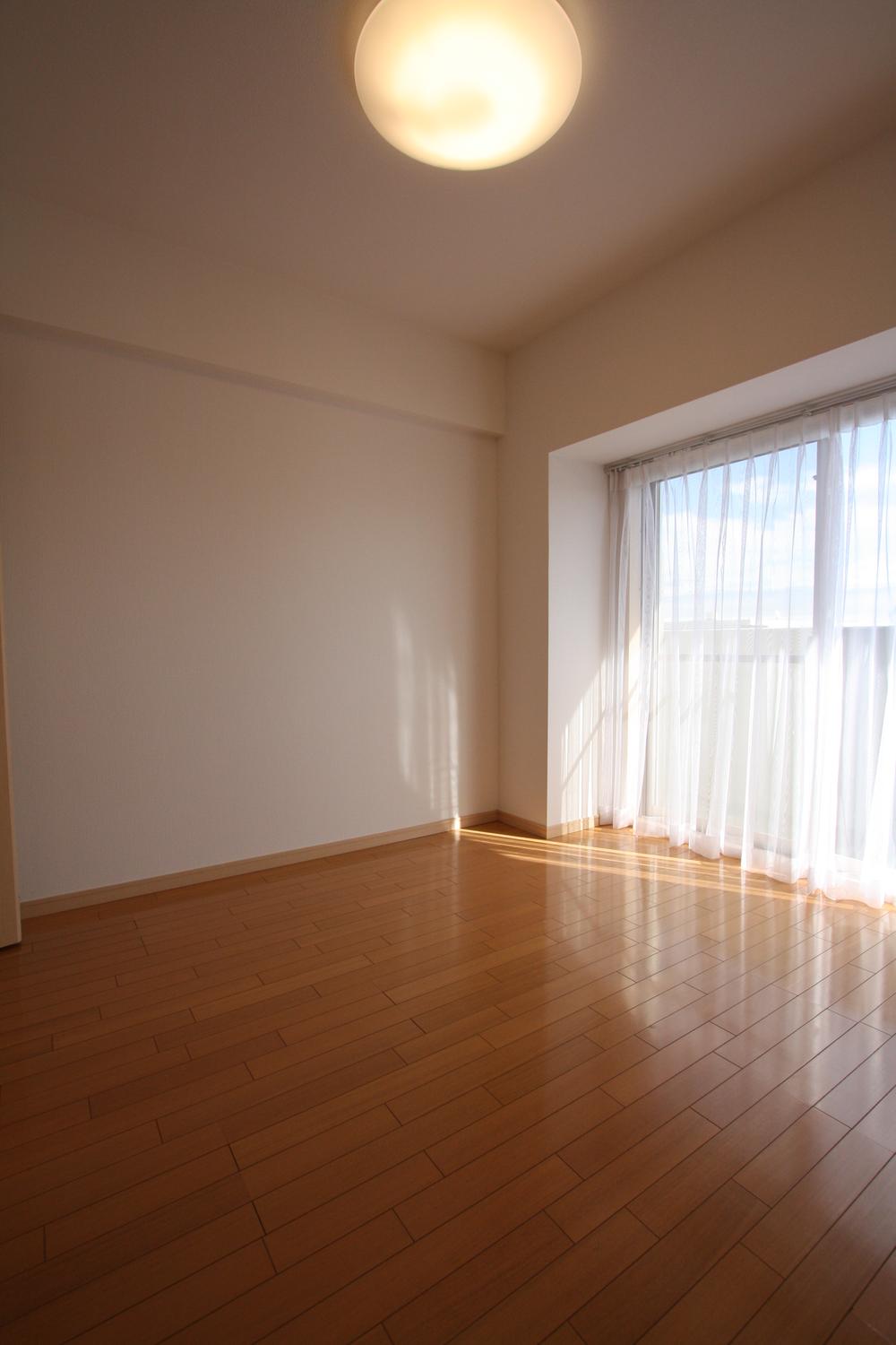 Non-living room. Local (10 May 2013) Shooting