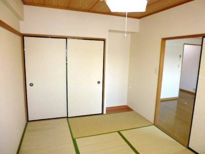 Living and room. Japanese-style room with a closet