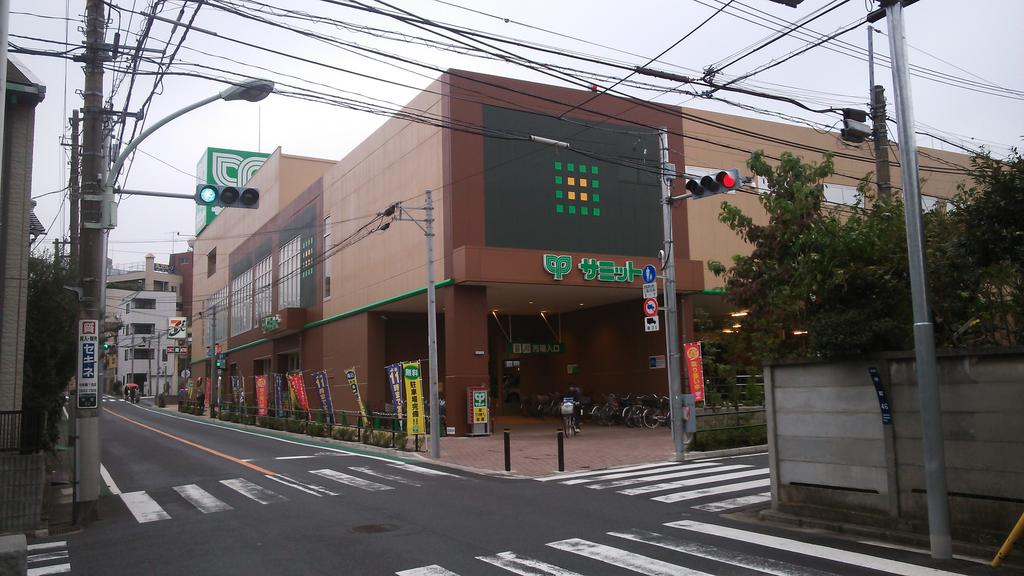 Supermarket. 233m until the Summit store Itabashi Yayoi Machiten (super)