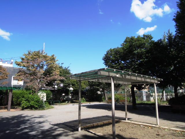 park. 238m until Minamitokiwadai park (park)