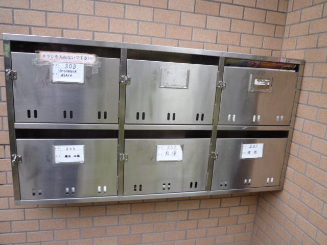 lobby. Mailbox