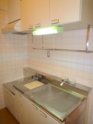 Kitchen. Gas stove 2 burners installed Allowed