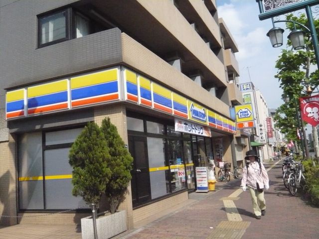 Convenience store. MINISTOP up (convenience store) 260m