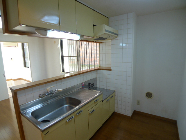 Kitchen. It is a two-necked corresponding kitchen table of a gas stove. 