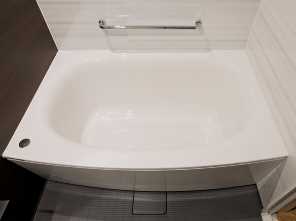 Other.  [Warm bath] With an emphasis on relaxation sense of body bath, It is a simple design. Decrease in temperature of the hot water after 5 hours for about 2 ° C, It reduces the reheating times, It will lead to savings in utility costs. (Same specifications)