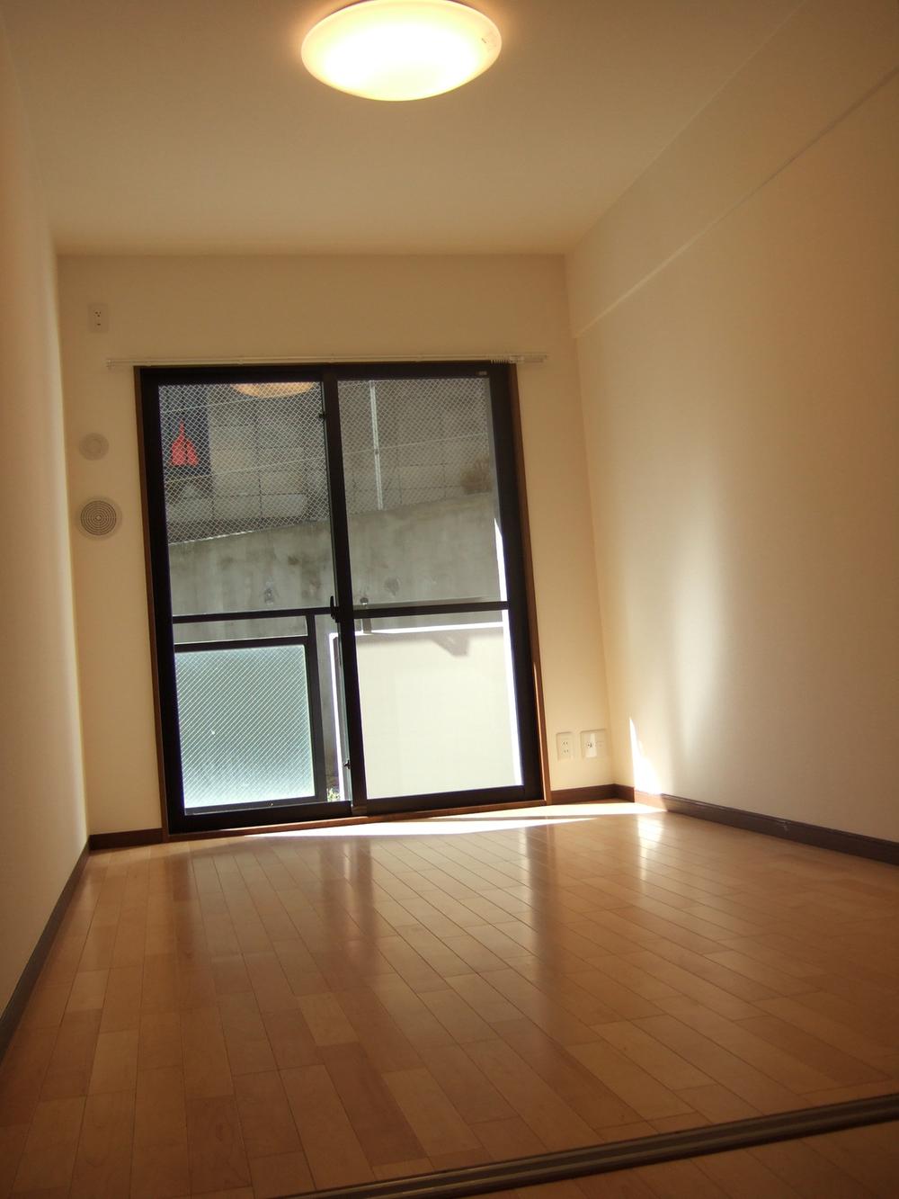 Non-living room. Indoor (11 May 2013) Shooting