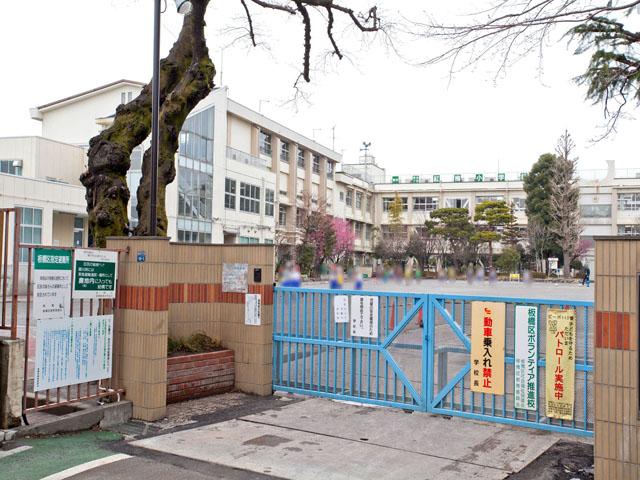 Primary school. Itabashi plum Elementary School