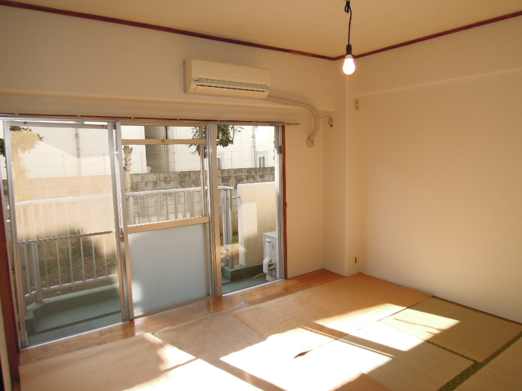 Other room space. 6 Pledge Japanese-style room with floorboards