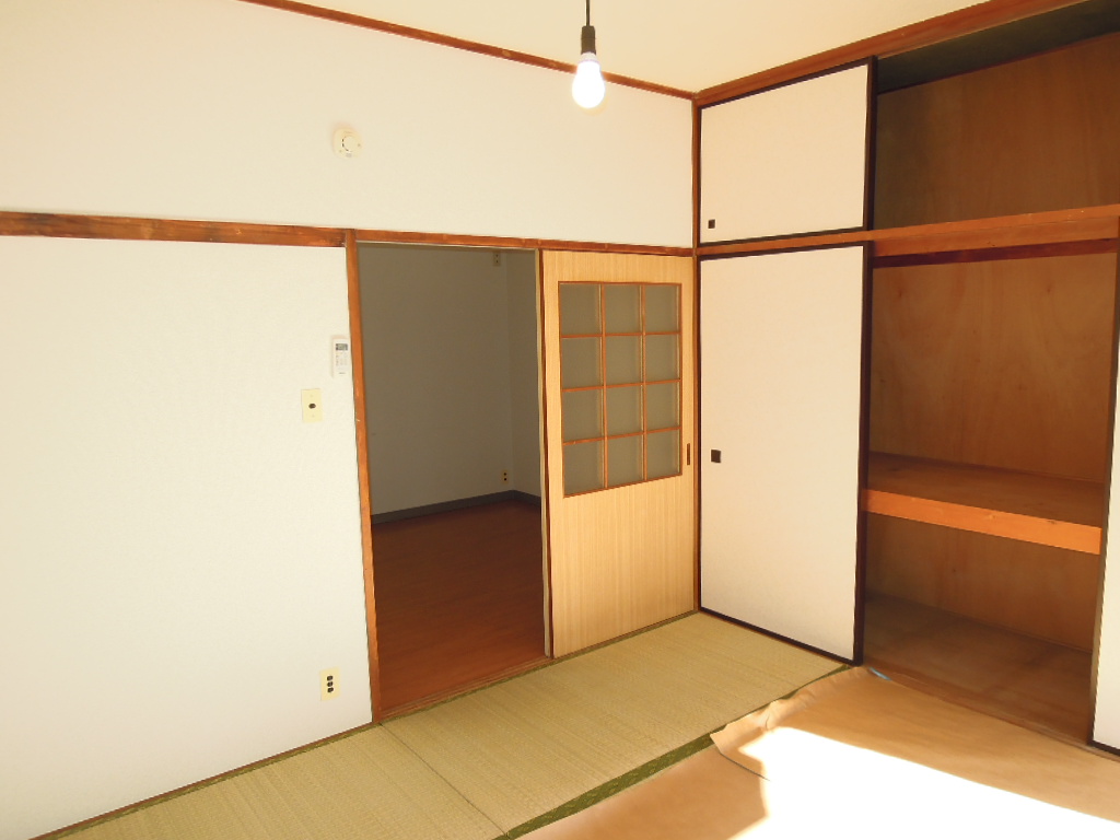 Receipt. Japanese-style room with a of 1 between the amount storage