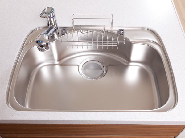 Kitchen.  [Large sink (low-noise specification)] Sink of large size washable in large pots and dishes even easier is, To reduce the sound of the water wings anxious.