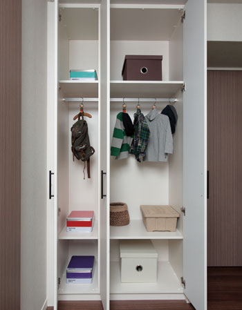 Receipt.  [System storage] Adopt a system storage "cartel" that boasts a traditional style and sophisticated design of the Italian taste. By combining the optional parts (paid), You can create a storage space to suit your lifestyle.
