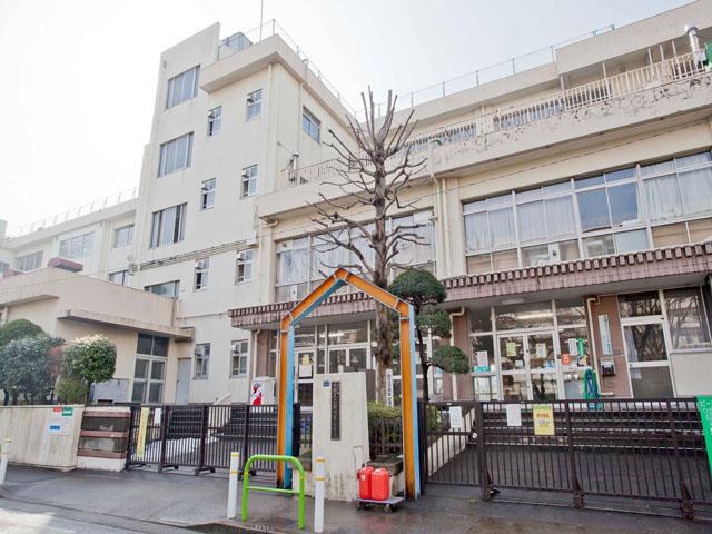 Primary school. 290m until Itabashi Shingashi Elementary School
