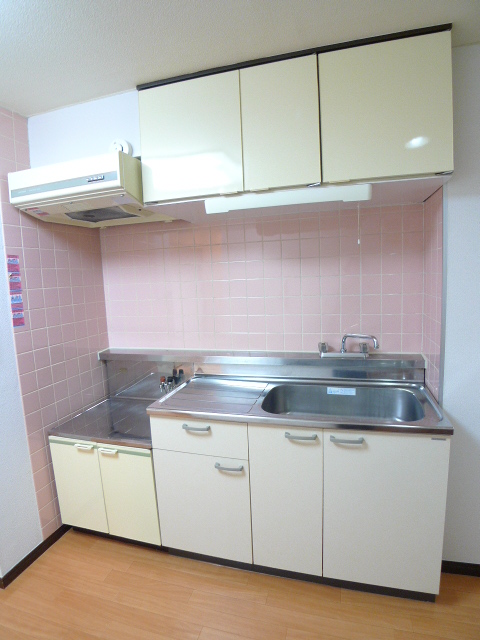 Kitchen. 2 lot gas stoves Allowed / Cooking space there is a convenient kitchen