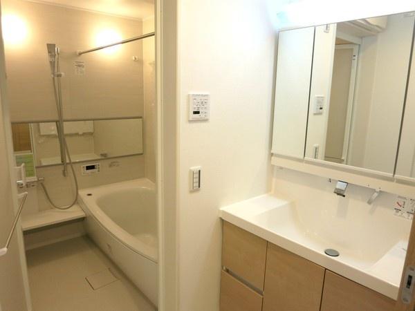 Wash basin, toilet