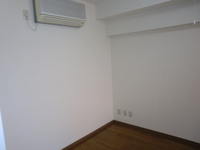 Other room space. Entrance side Western-style air conditioning