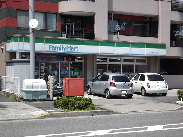 Convenience store. FamilyMart Itabashi Yotsuba store up (convenience store) 437m