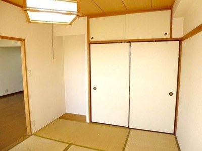 Living and room. Japanese-style room with a upper closet and the closet