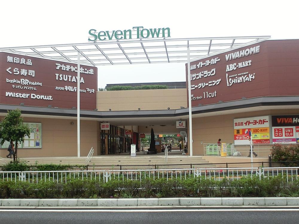 Shopping centre. 387m to UNIQLO Seven Town Azusawa shop