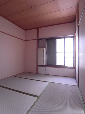 Living and room. Wind fan installed base in the Japanese-style room