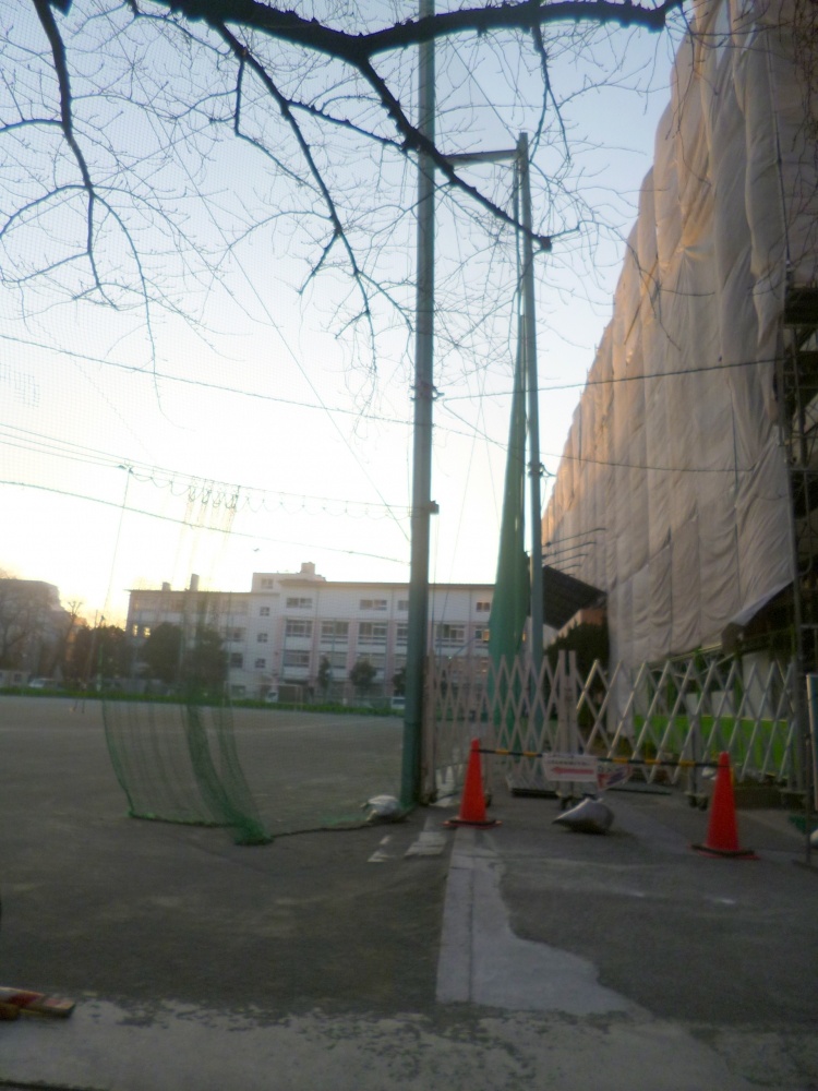 Junior high school. Senkawa 957m until junior high school (junior high school)