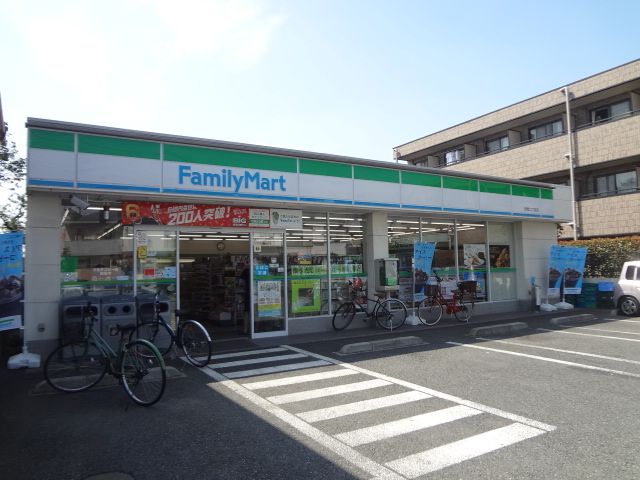 Convenience store. Family Mart (convenience store) to 200m