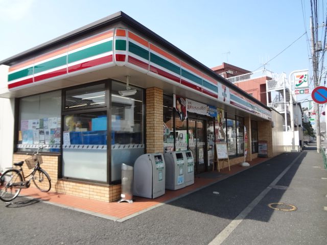 Convenience store. 170m to Seven-Eleven (convenience store)