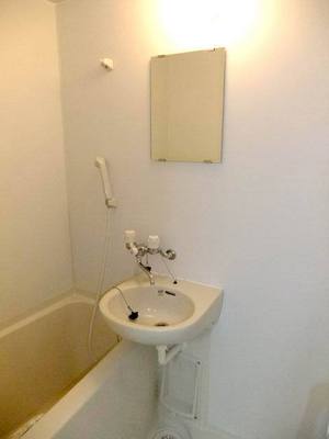 Bath. Washbasin and a mirror in the bathroom