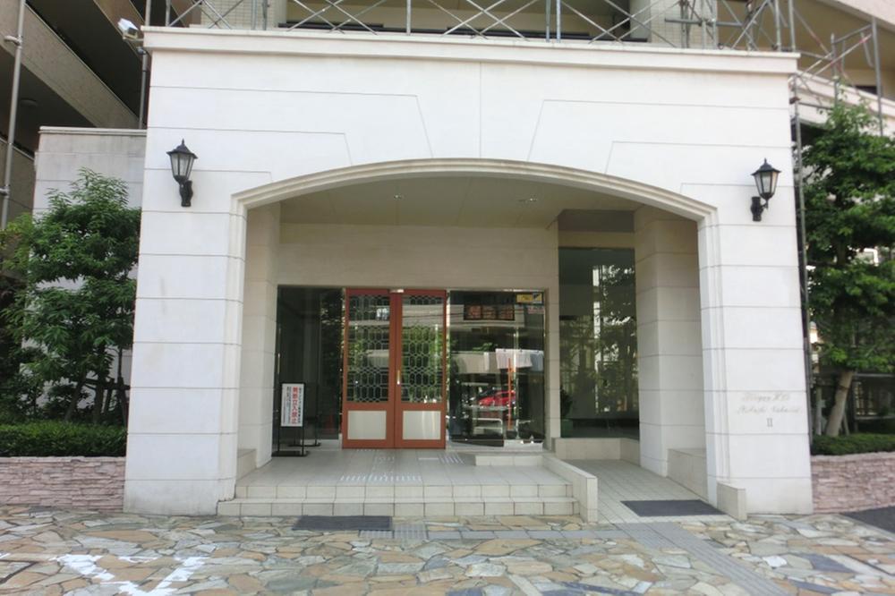 Entrance. Common areas