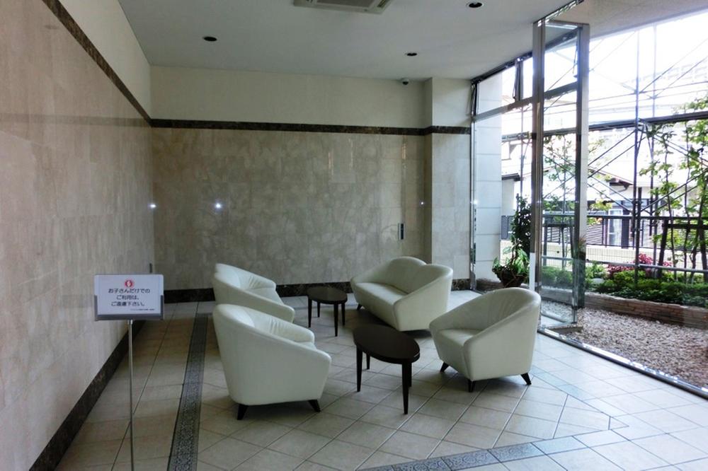 Entrance. Common areas