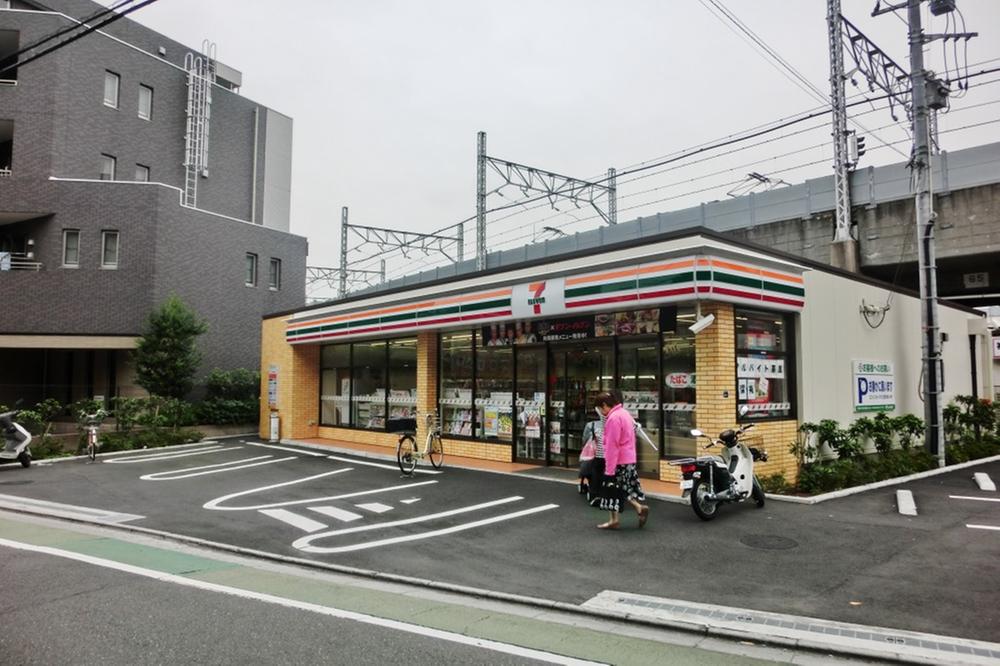 Convenience store. Until the Seven-Eleven 400m