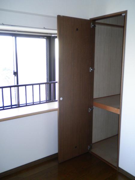 Receipt. Each room ・ Corridor ・ There is storage cupboard