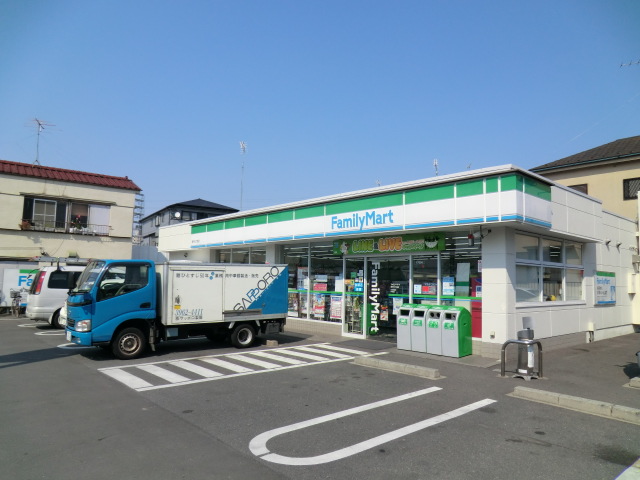 Convenience store. 1500m to Family Mart (convenience store)