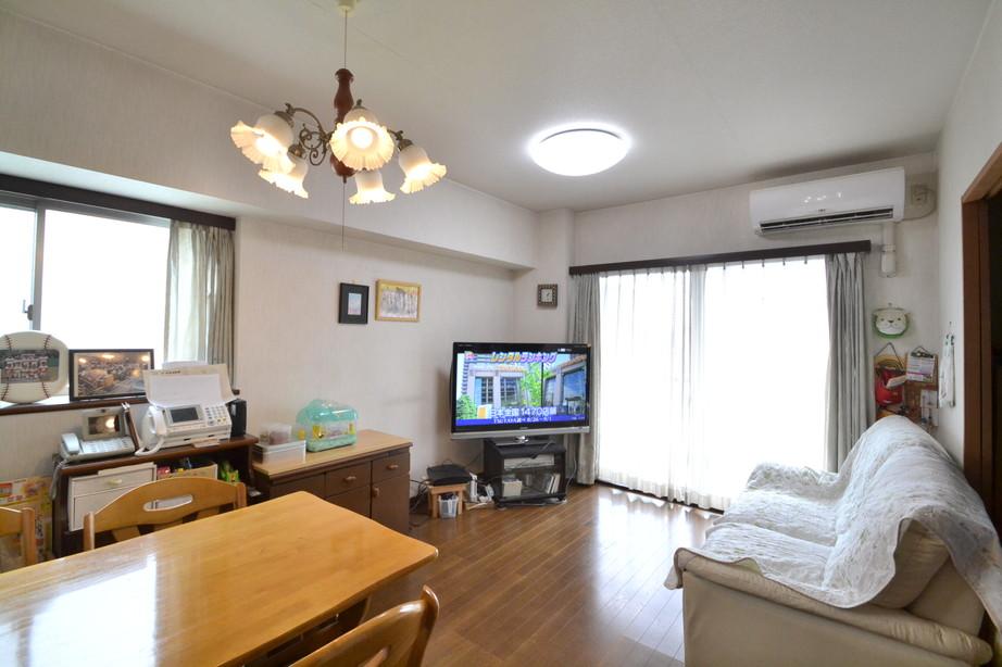 Living. Living-dining