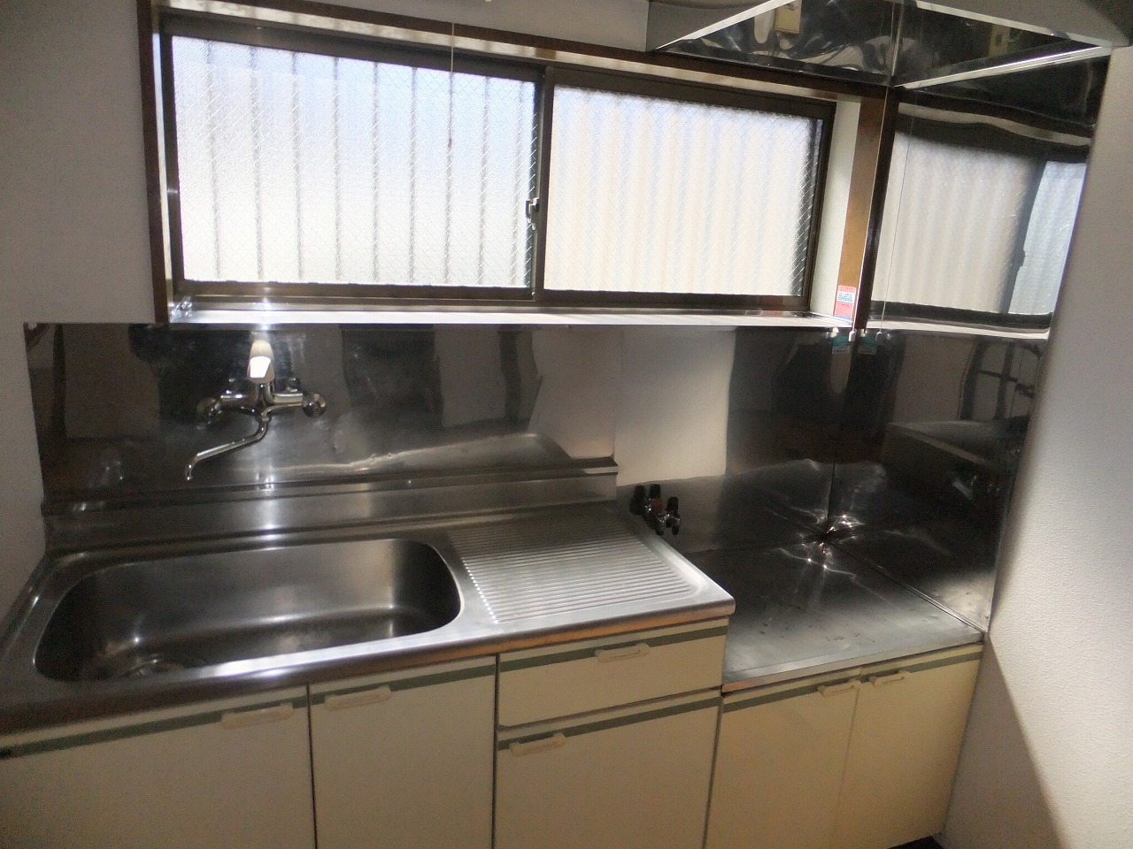 Kitchen. Sink set