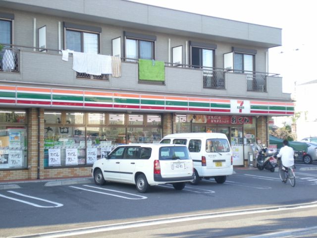 Convenience store. 240m to Seven-Eleven (convenience store)