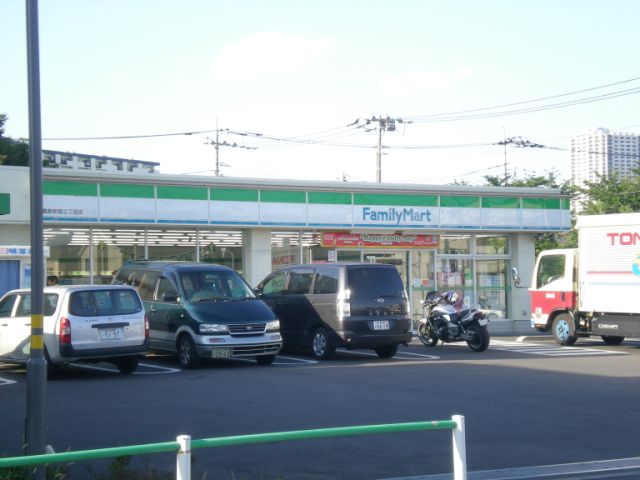 Convenience store. 480m to Family Mart (convenience store)