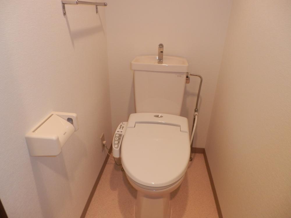 Toilet. Indoor (10 May 2013) Shooting.