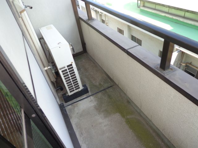 Balcony. It is placed a washing machine, Enough space